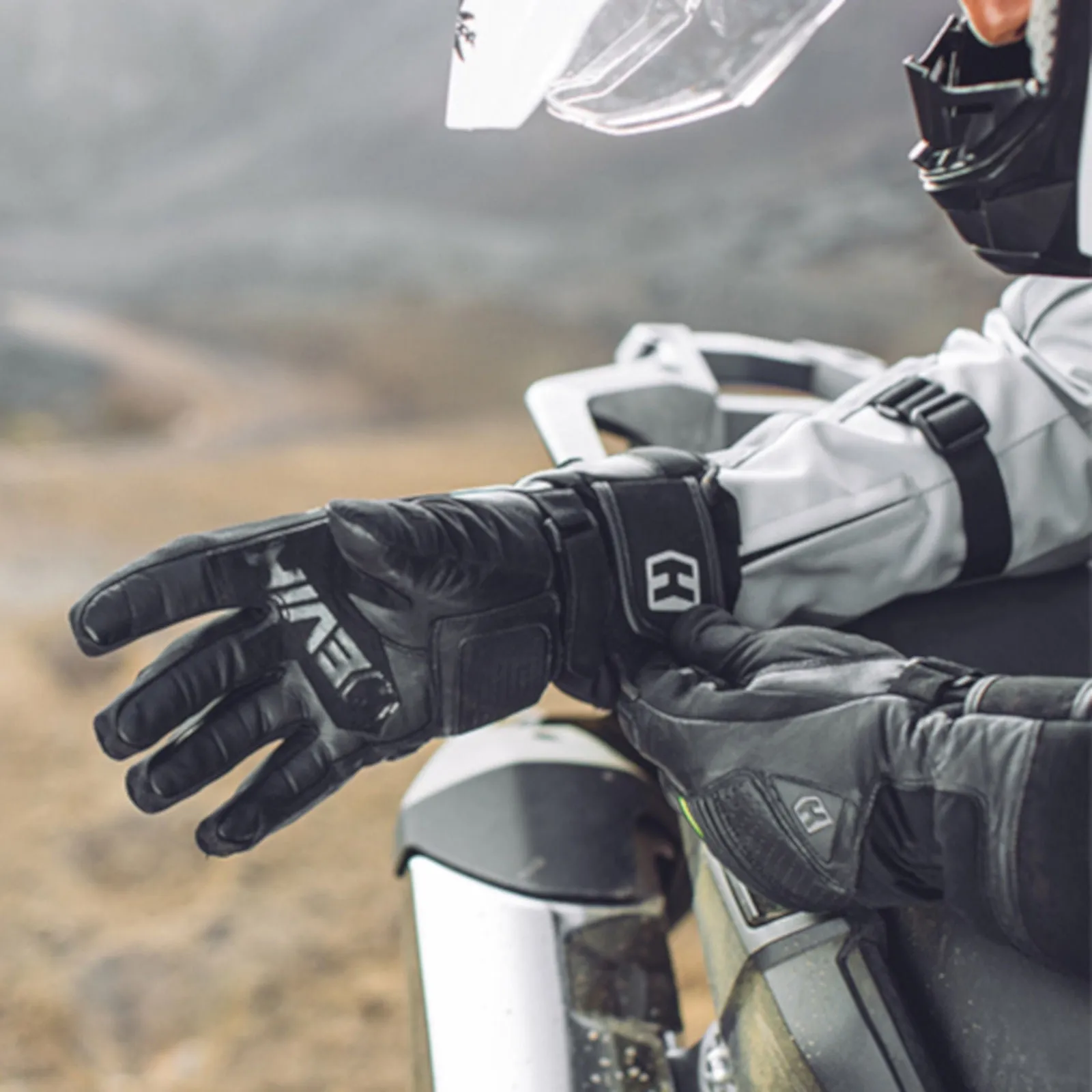 Hevik HGW206 Leather WP Gloves Black- Medium Only