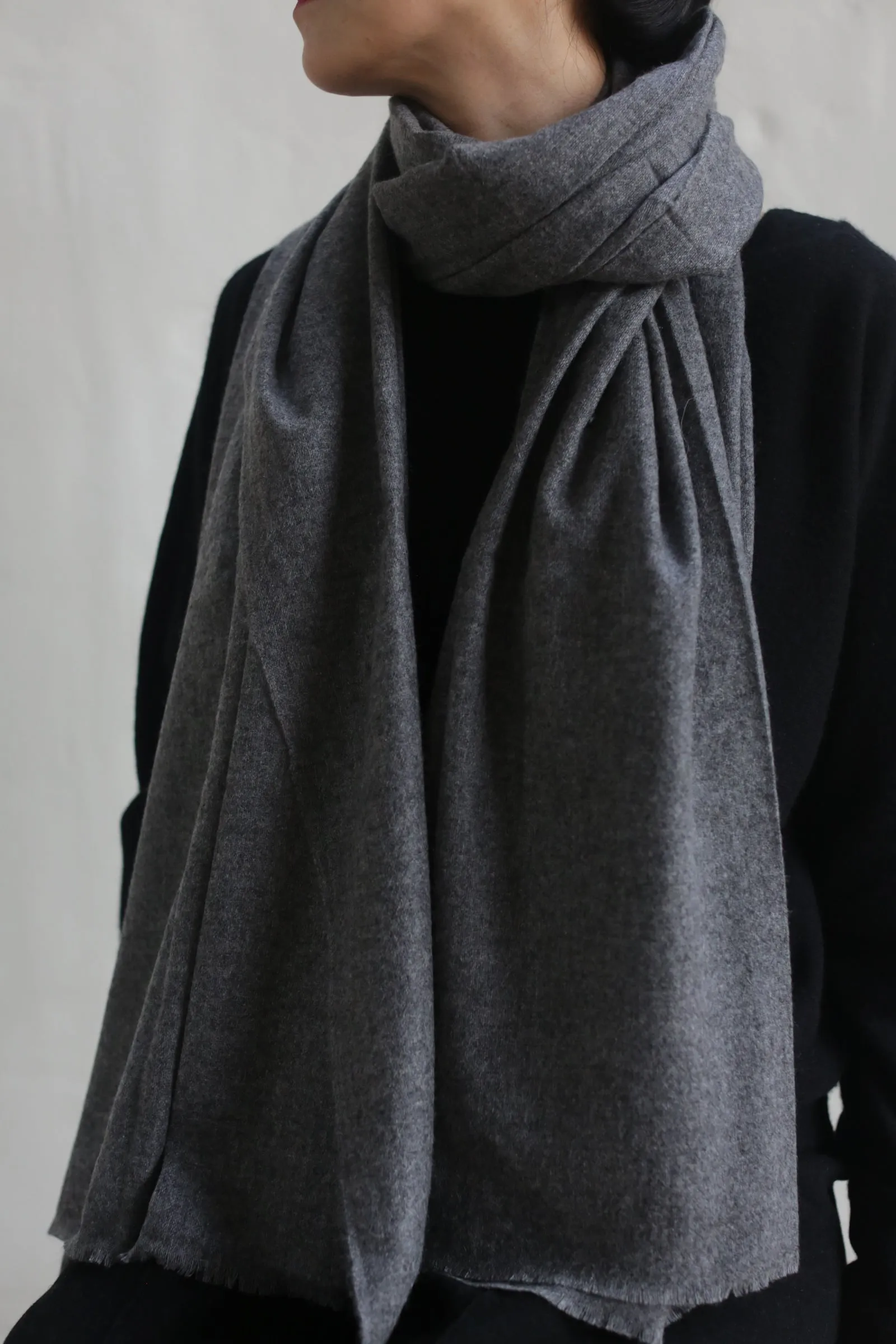 Tissue Weight Cashmere Scarf | Grey